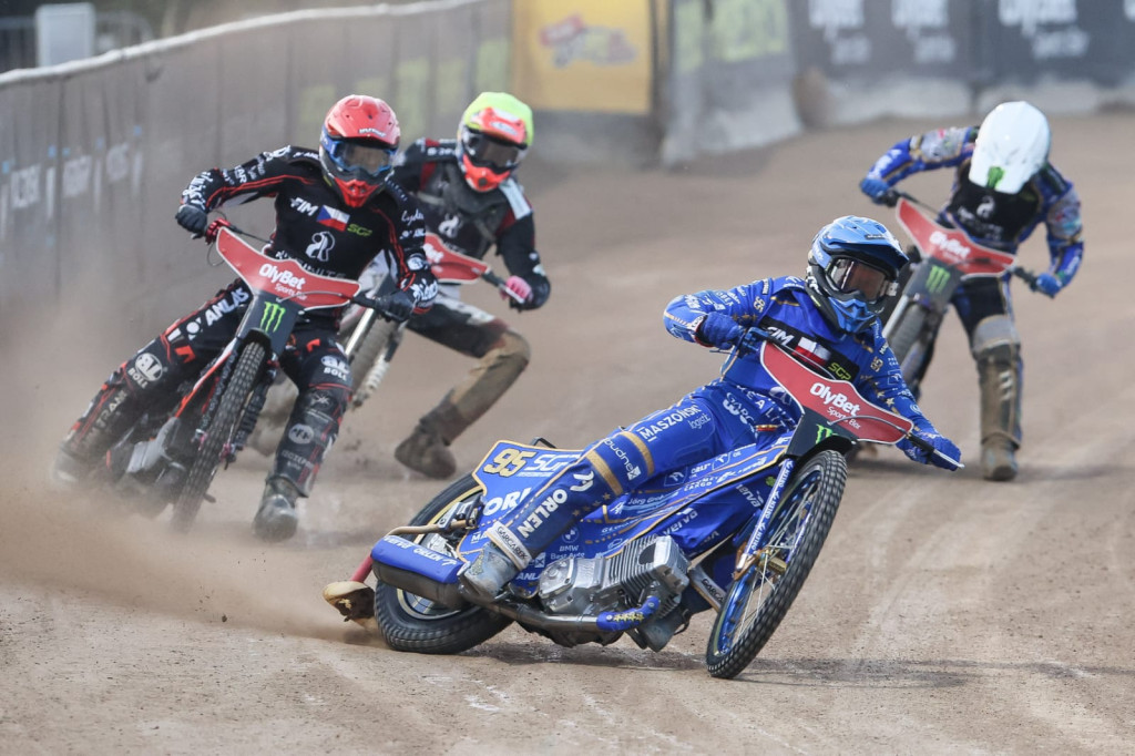 Zmarzlik closes in on World Speedway title number 5 with Latvian SGP Victory!