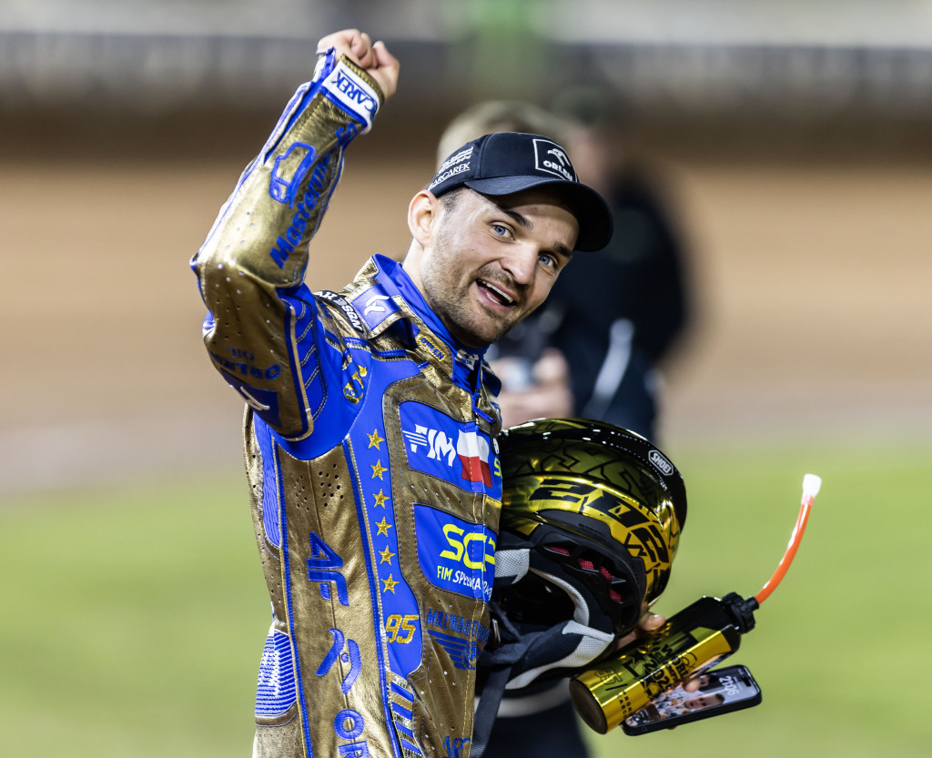 Zmarzlick makes a historic six World Speedway title at Vojens finale!