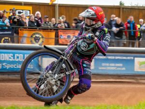 Josh Pickering signs with the Scunthorpe Scorpions for 2026