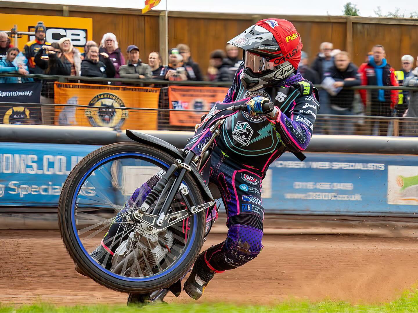 Josh Pickering signs with the Scunthorpe Scorpions for 2026