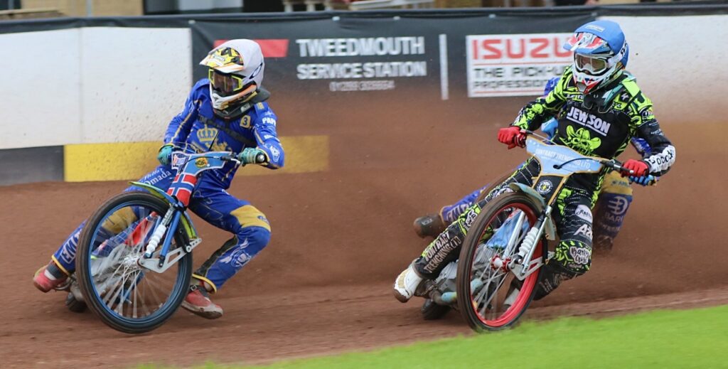 Lasse Fredriksen signs for the Berwick Bandits